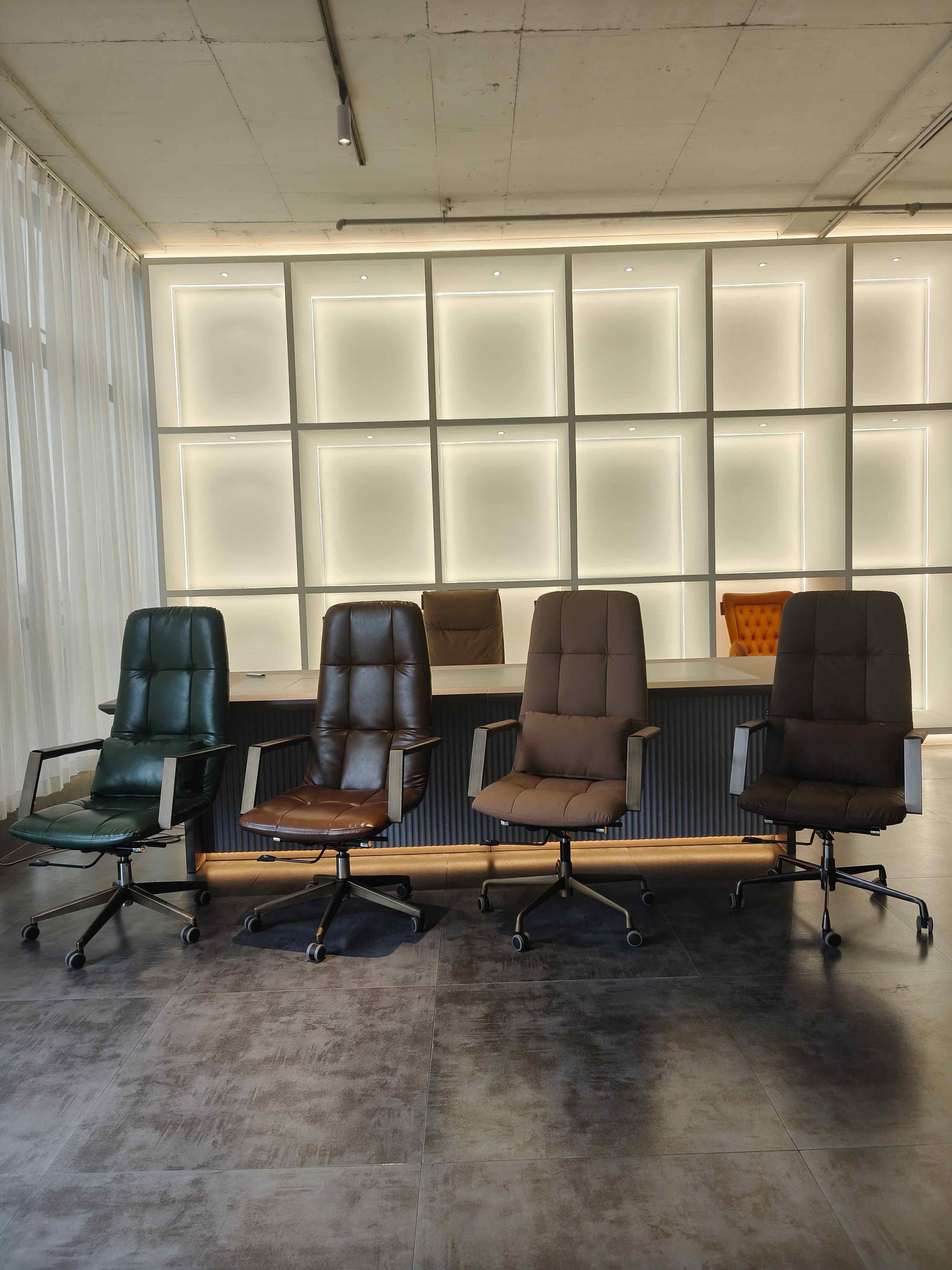 Aesthetic color matching of 985 office chairs